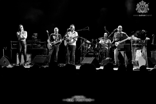 Le groupe Autran sur scene au concert un temps pour elles à salon-de-provence le 8 mars 2024